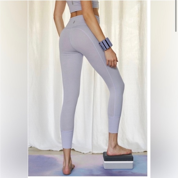 Free People Movement Hot Shot Legging. Worn once - Picture 3 of 4
